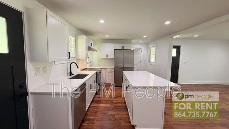 Easley House: 108 Saint Lo Cr