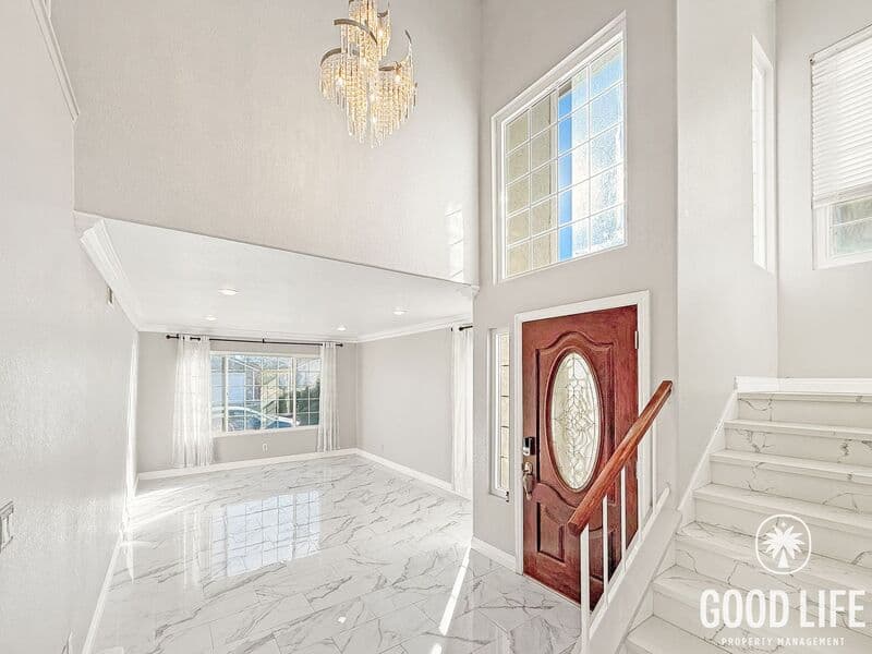 Escondido House: 1900 Angeles Gln