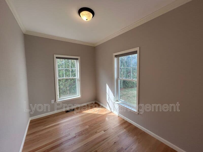 North Kingstown House: 180 Sauga Ave