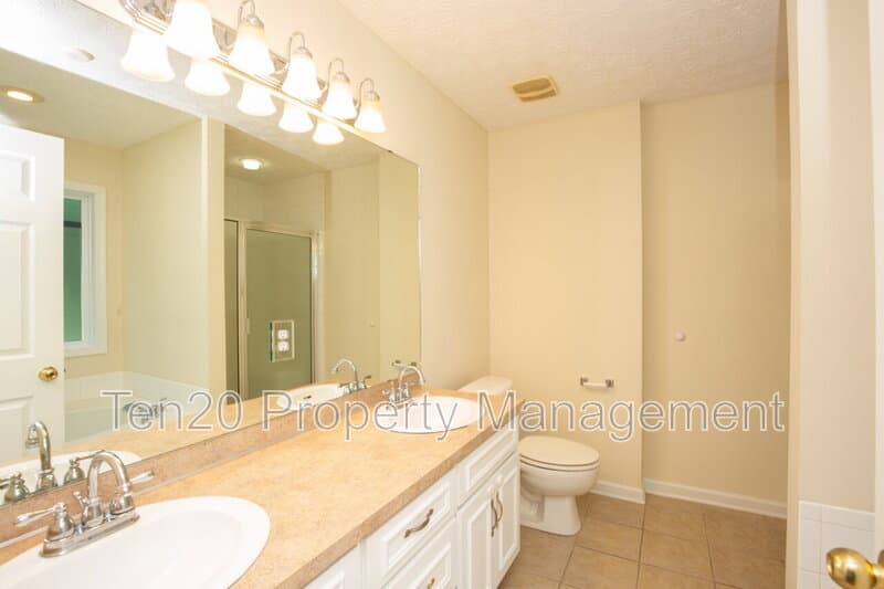 Columbus House: 9021 Sonoma Point Dr