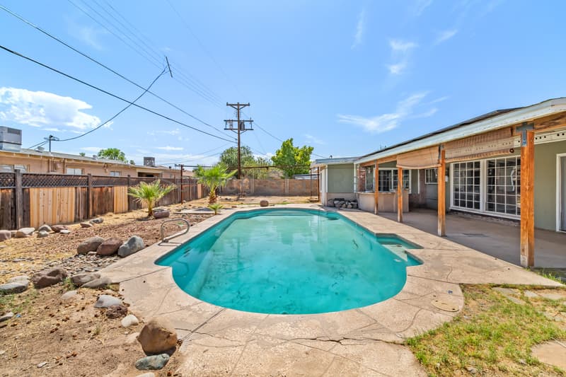 Glendale House: 5939 W Orange Dr