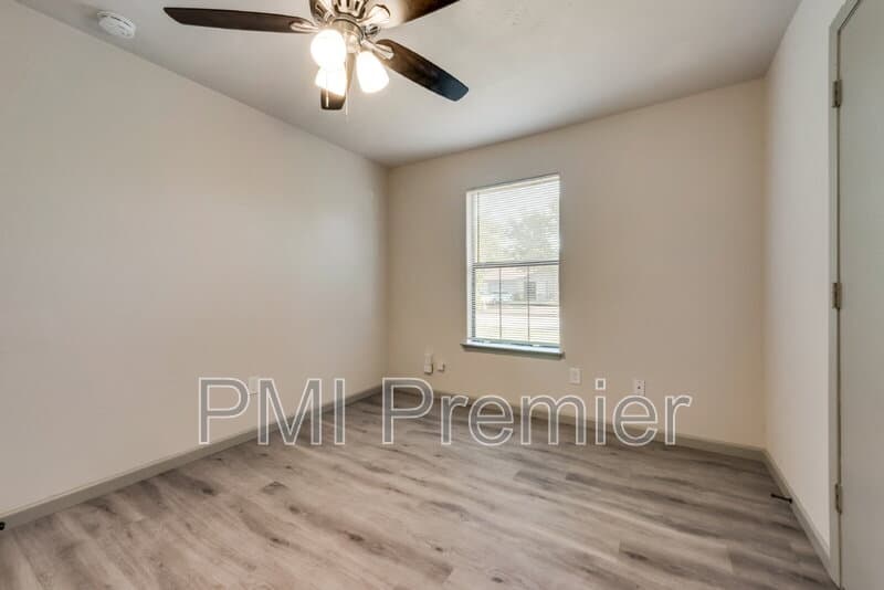 North Richland Hills House: 7021 Lincolnshire Ln