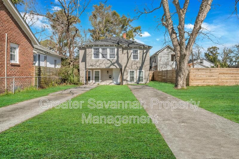 Savannah House: 916 East 35th Street