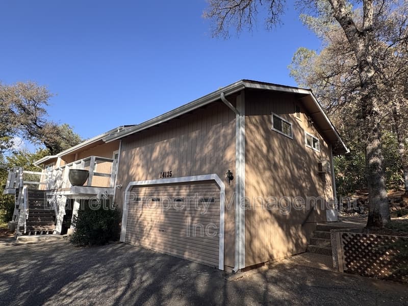 Penn Valley House: 14135 Lodgepole Drive