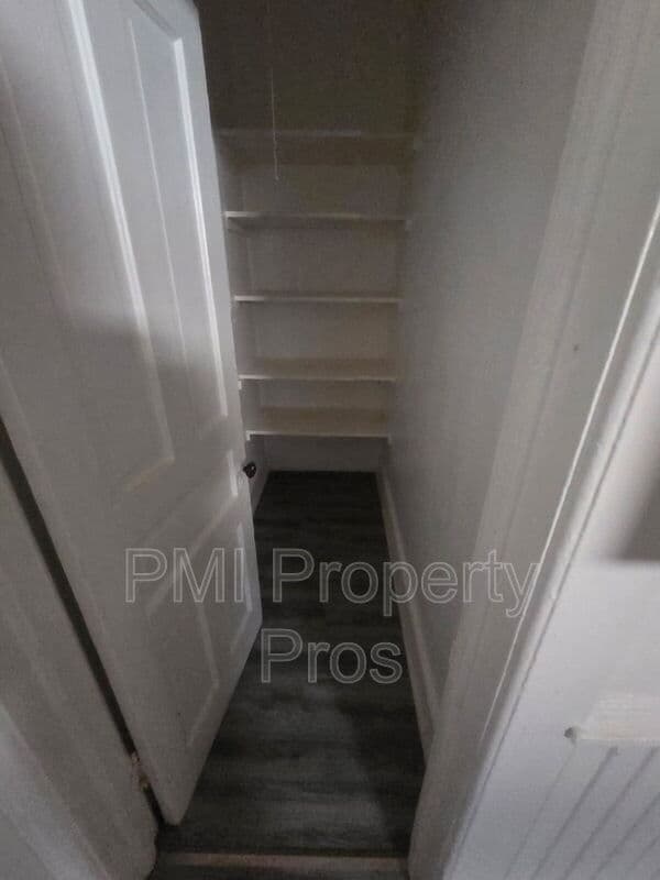 Milwaukee House: 615 W Chambers St