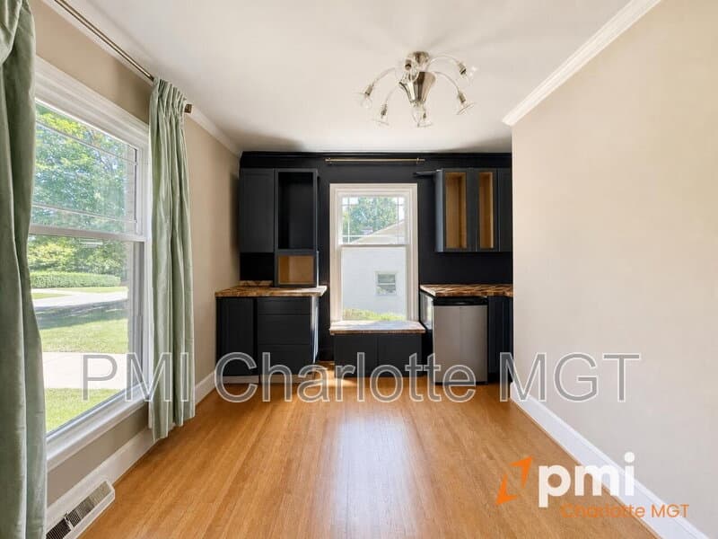 Charlotte House: 1140 Bevis Dr