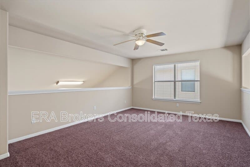 Austin House: 8800 Hazelhurst Dr