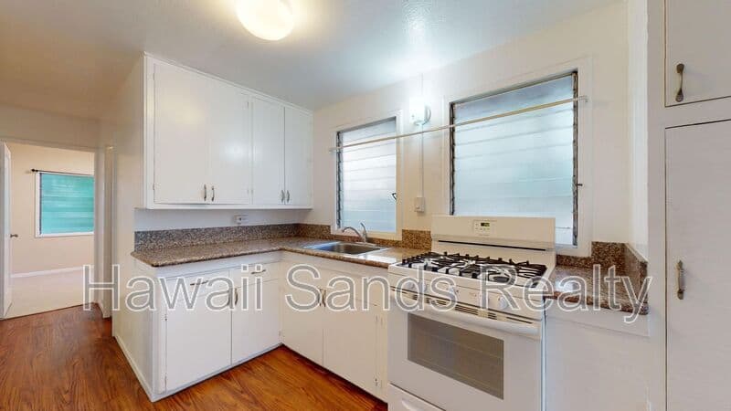 Honolulu House: 908 Kinau Street