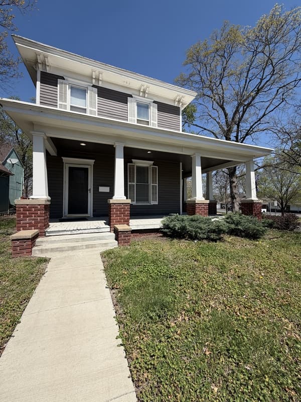 Lawrence House: 845 Illinois Street