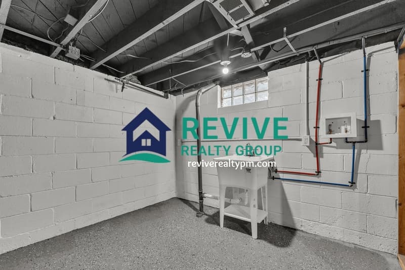 Garden City House: 31234 Barton Street