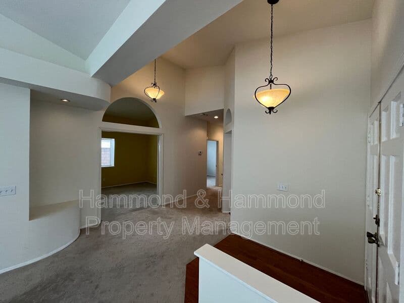 Simi Valley House: 634 Twin Peaks Ave.