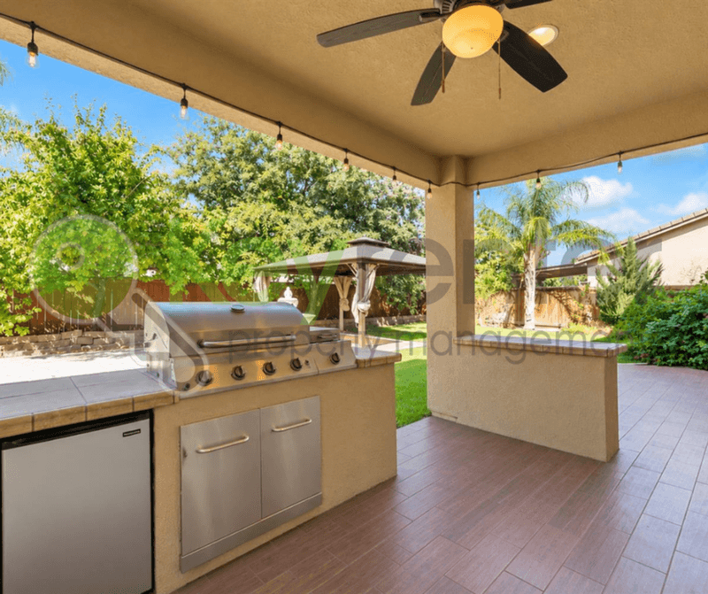Lincoln House: 1552 Flora Way