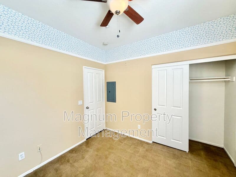 Murrieta House: 35792 Hazelhurst St