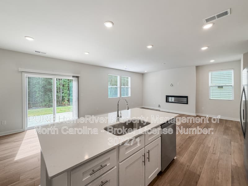 Hickory House: 2948 31st St Ln NE