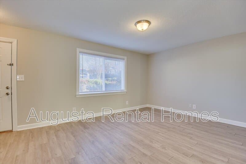 Augusta Townhome: 2905 Arrowhead Drive - E10