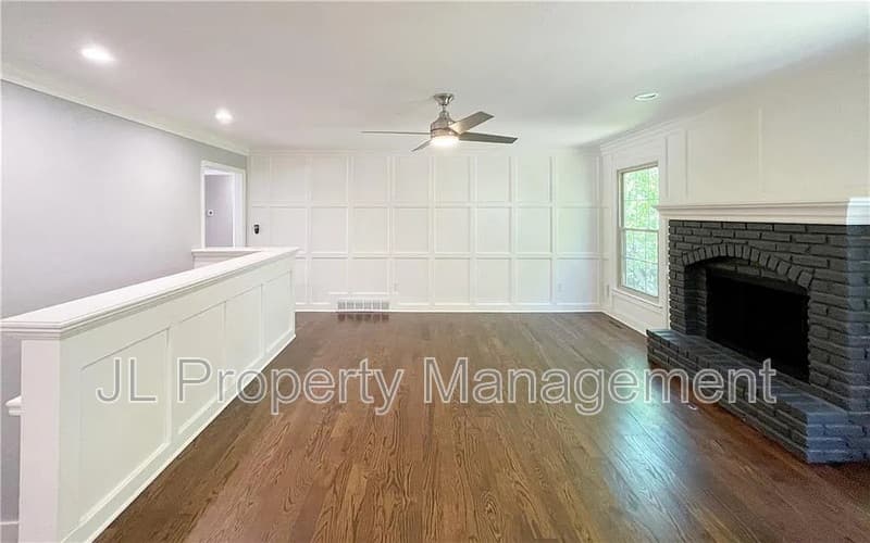 Overland Park House: 10020 Oakridge Drive