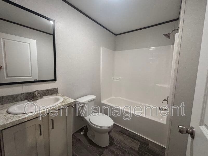Bismarck House: 725 S 12th St
