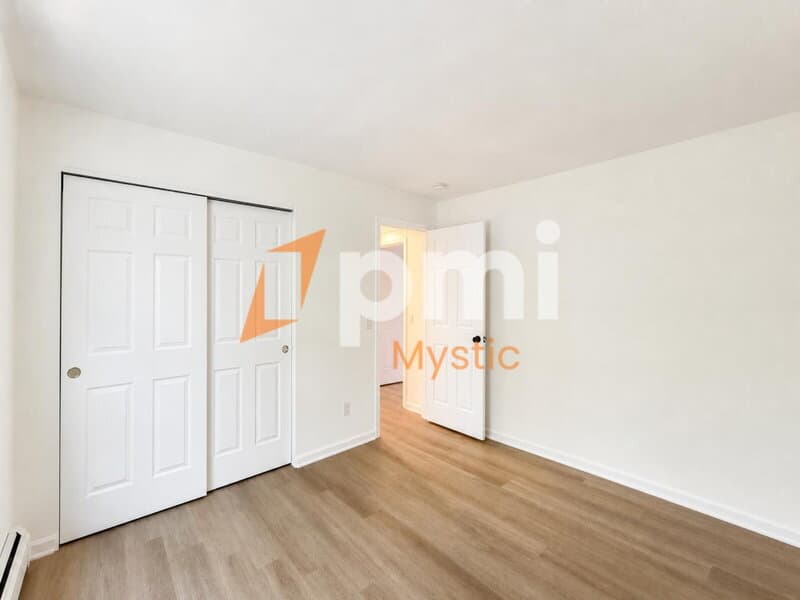Mystic House: 106 Deerfield Ridge Dr