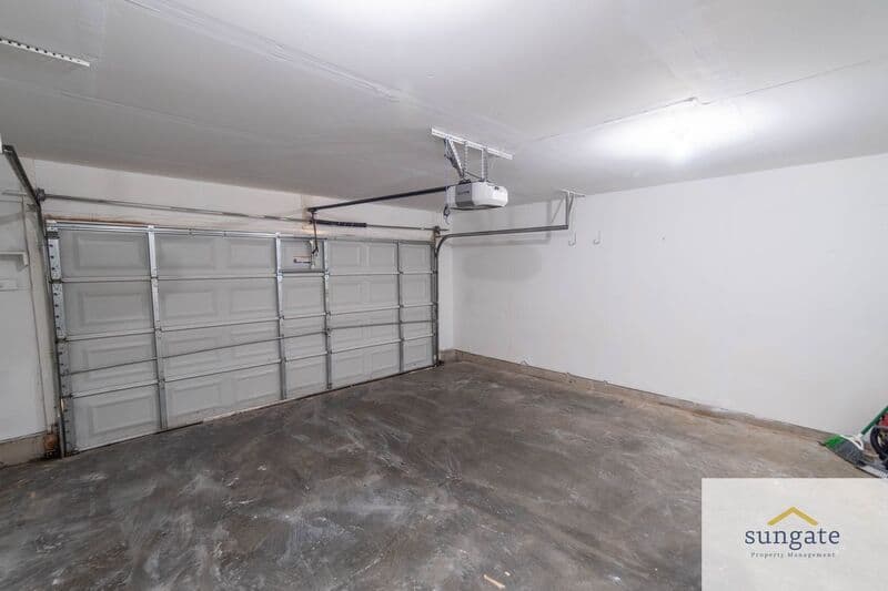 Rosedale Townhome: 11 Hallsdale Ct