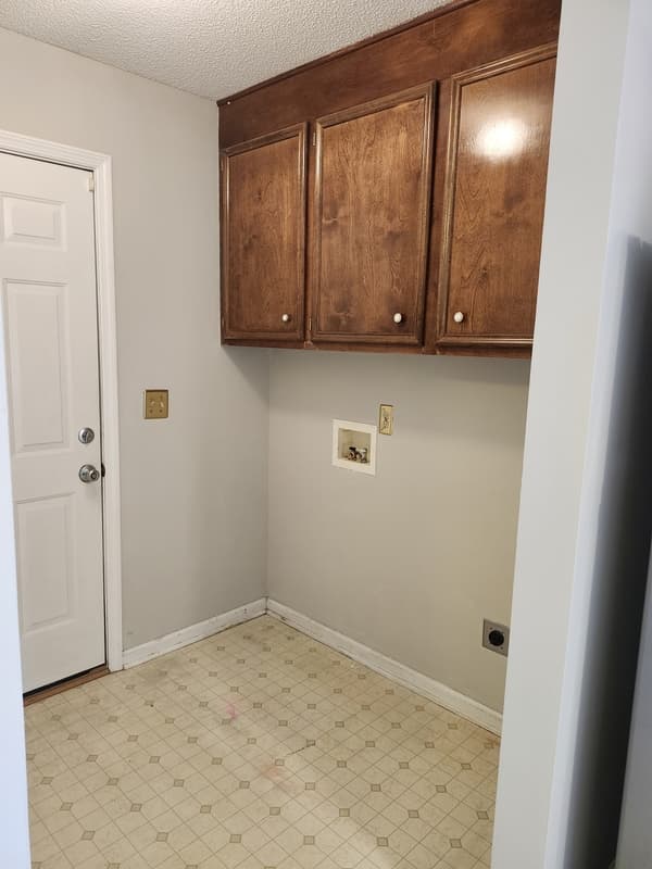 Columbia House: 1305 Melrose Heights Street