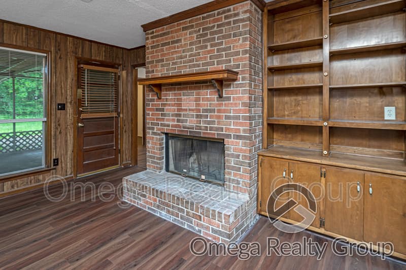 Montgomery House: 4078 Strathmore Dr