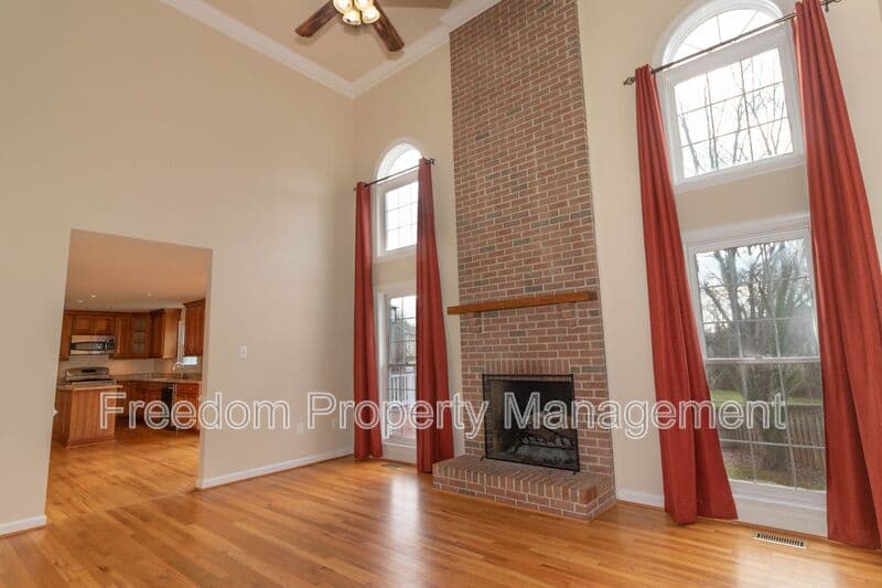 Warrenton House: 80 Brookshire Dr