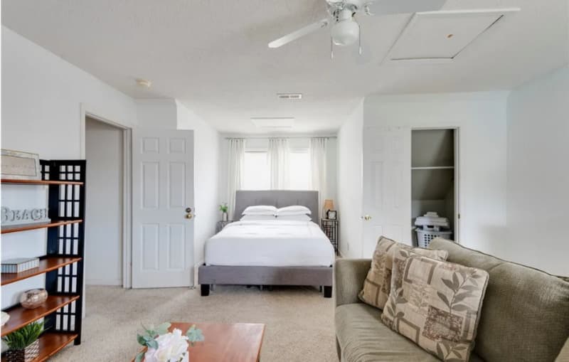 Sandston House: 420 Green Hollow Ln