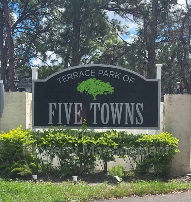 St.Petersburg Condo: 5970 80th St N #407