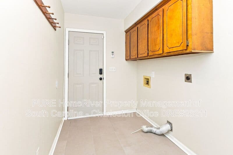 Goose Creek House: 154 Fox Chase Dr