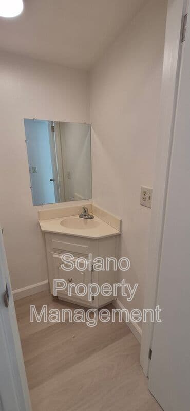 Fairfield House: 5023 Oakbrook Cir