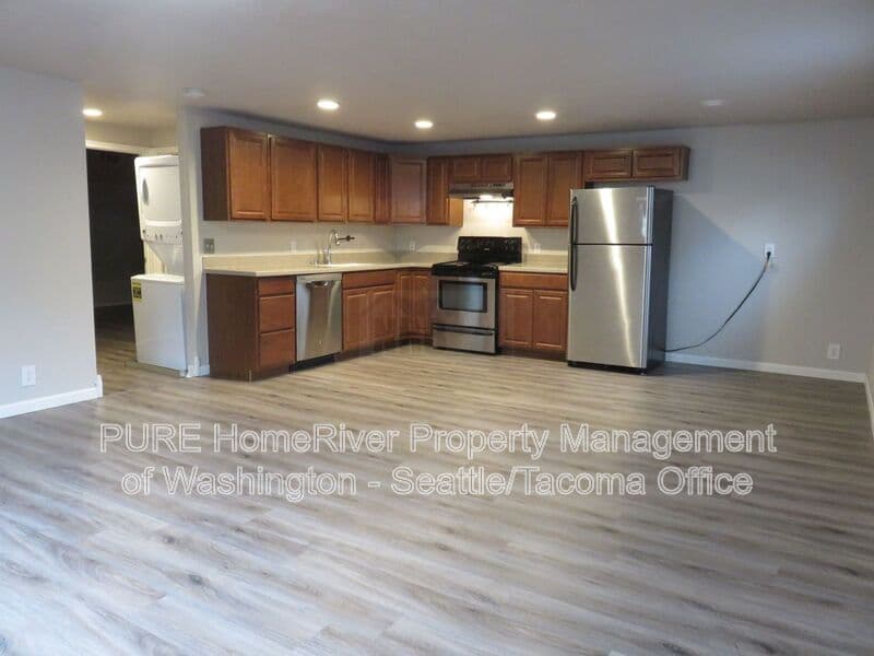 Lakewood House: 15301 Portland Avenue SW