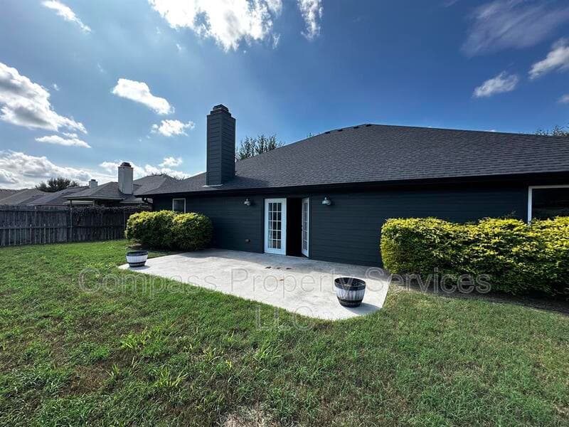 Waco House: 10613 Rayburn Way