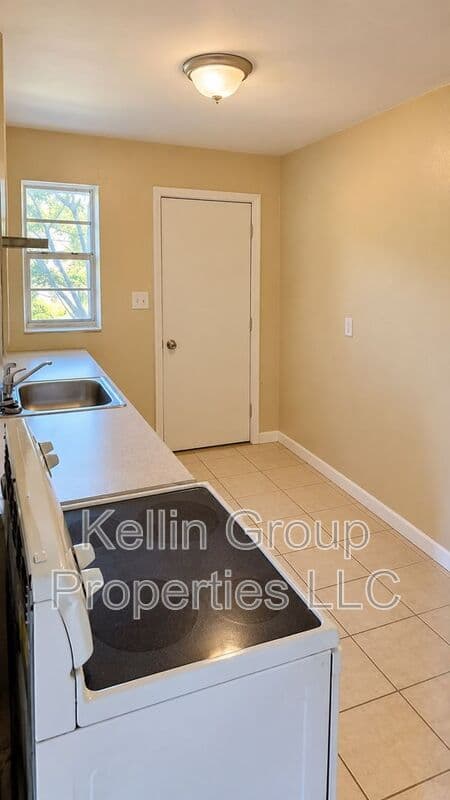 Lakewales Condo: 157 E Northside Drive