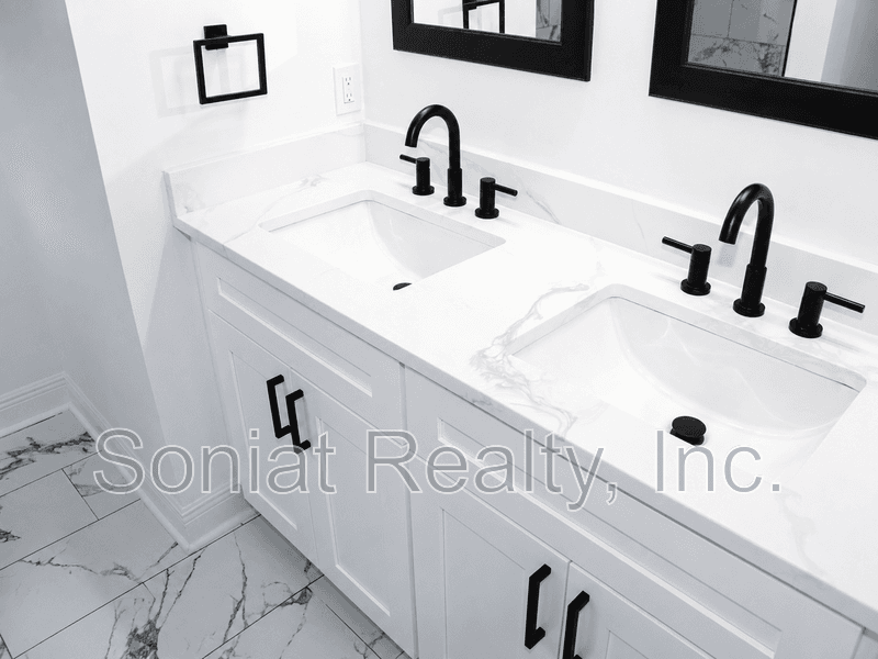 New Orleans Condo: 2023 First St.