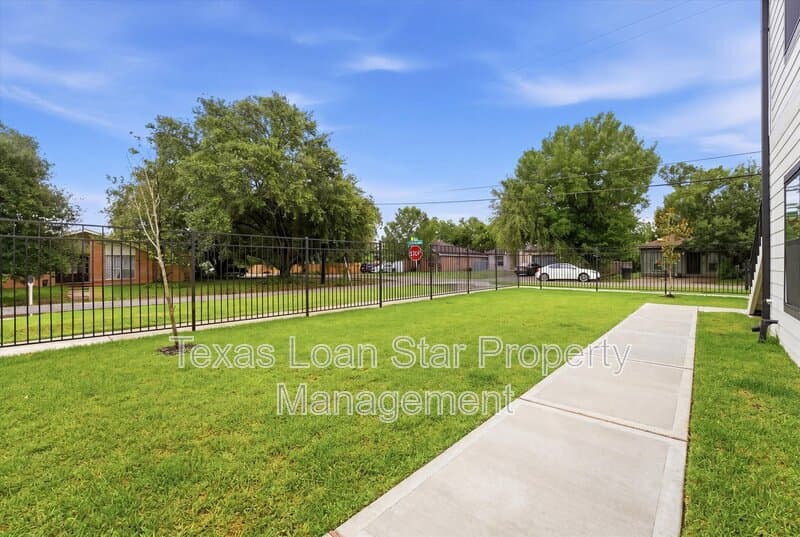 Houston Condo: 3107 Grassmere St