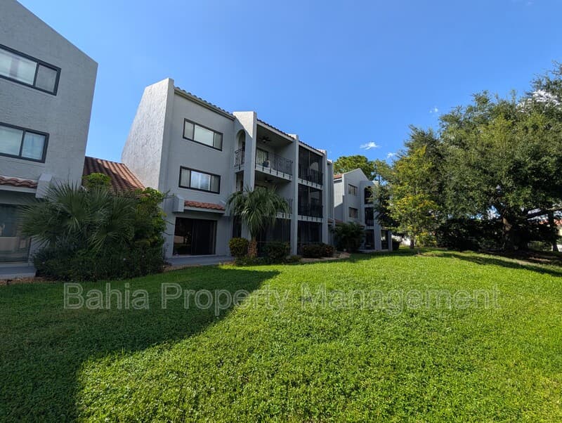 Tampa Condo: 6306 Grand Bahama Cir