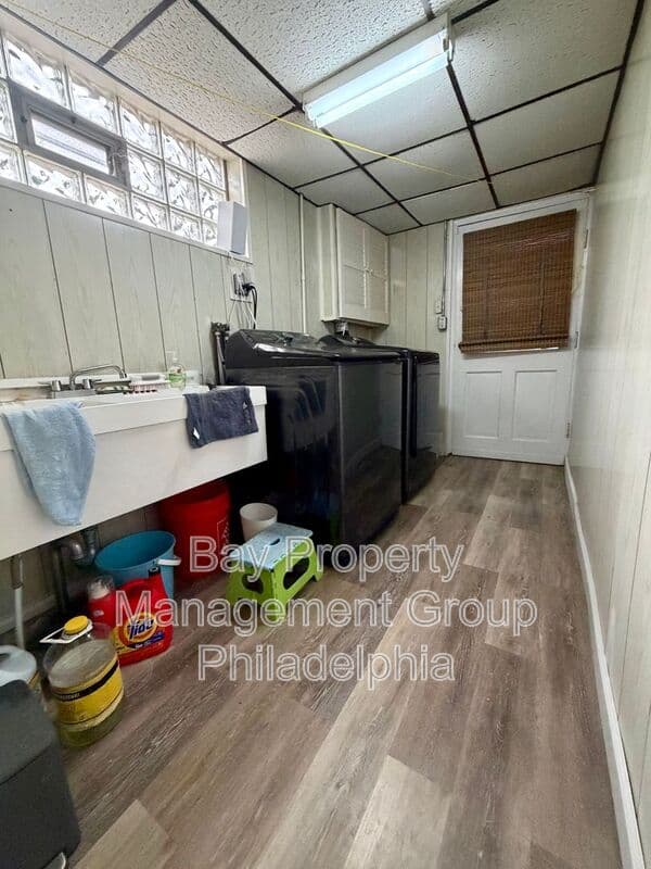 Glenside House: 300 Winding Way