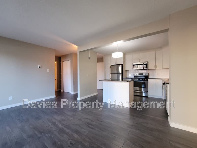 Edmonton Condo: 8604 Gateway Blvd NW