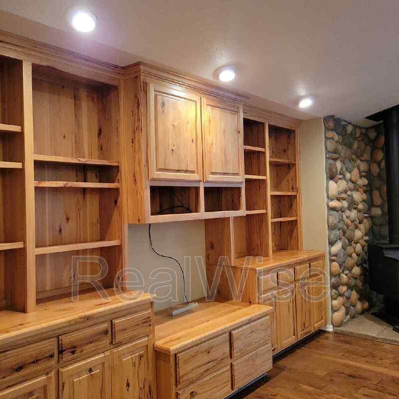 Merlin House: 373 Donet Ln