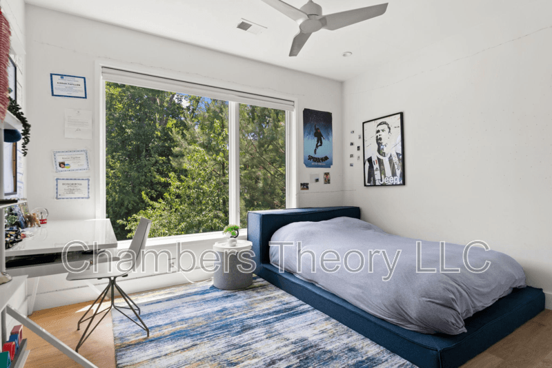 Washington House: 3820 Argyle Ter NW