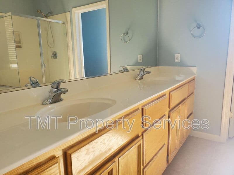 Elk Grove House: 8814 Wheelton Rd