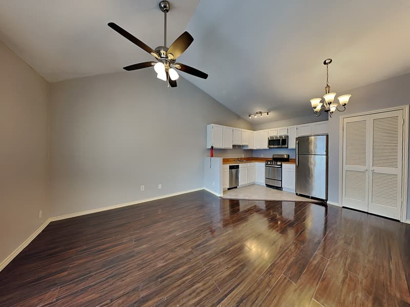 Dallas House: 6108 Abrams Rd