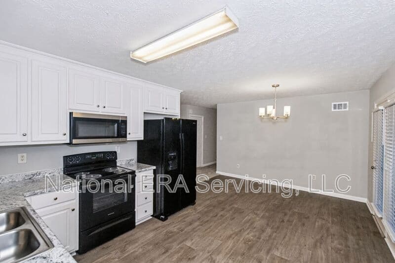 Locust Grove House: 704 Emertrey Dr