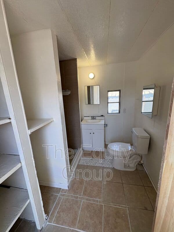 Dinuba Condo: 581 East Yale Ave