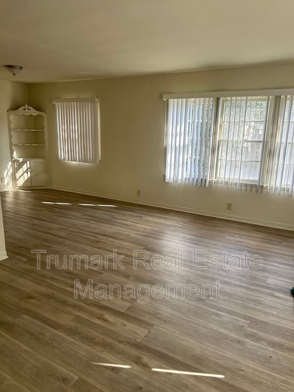 Glendale Condo: 1447 E Broadway