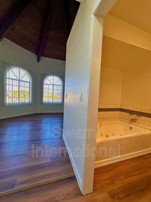 Hawthorne Condo: 14323 Cerise Avenue