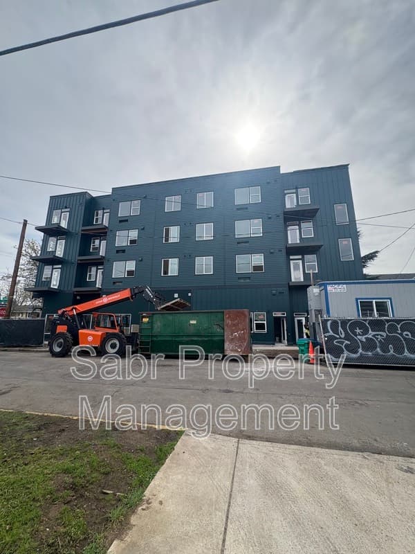 Portland Apartment: 1520 N Bryant St