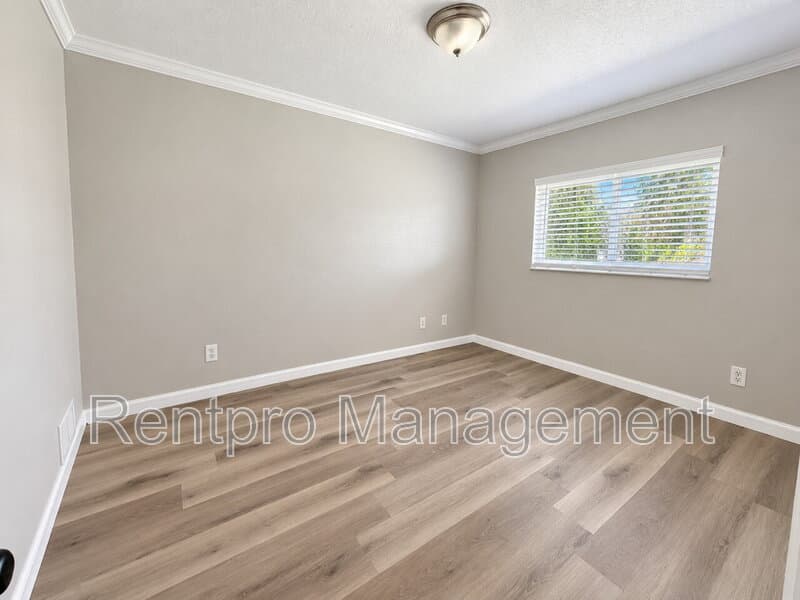 North Port House: 6184 Hollywood Ave