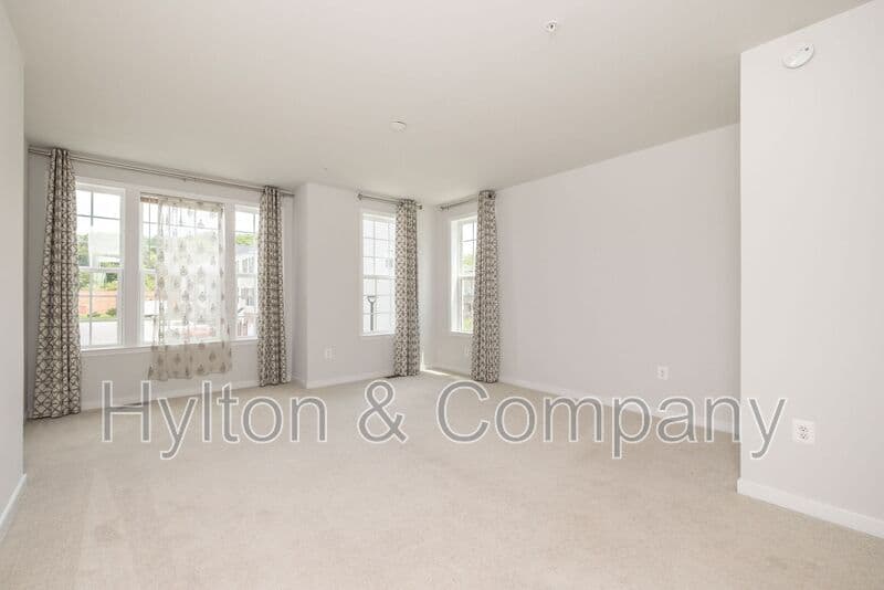 Richmond Townhome: 5920 Whitehurst Ln
