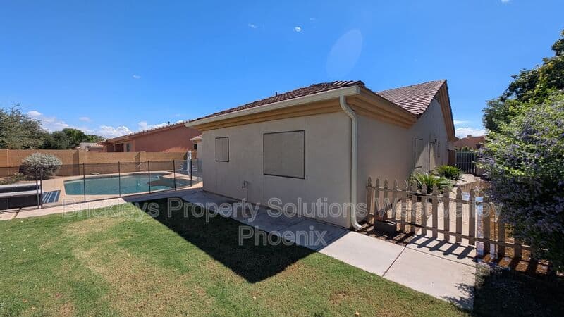 Goodyear House: 13354 W Palm Ln